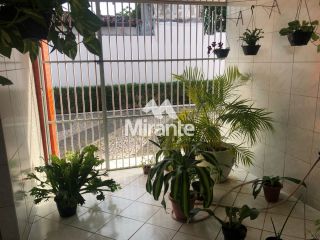 Casa de Condomínio Para Vender com 3 quartos sendo 1 suítes no bairro Santa Mônica em Feira De Santana