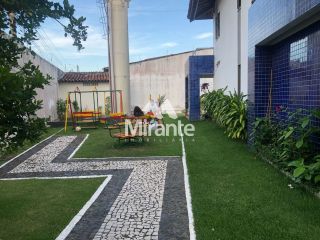 Casa de Condomínio Para Vender com 3 quartos sendo 1 suítes no bairro Santa Mônica em Feira De Santana