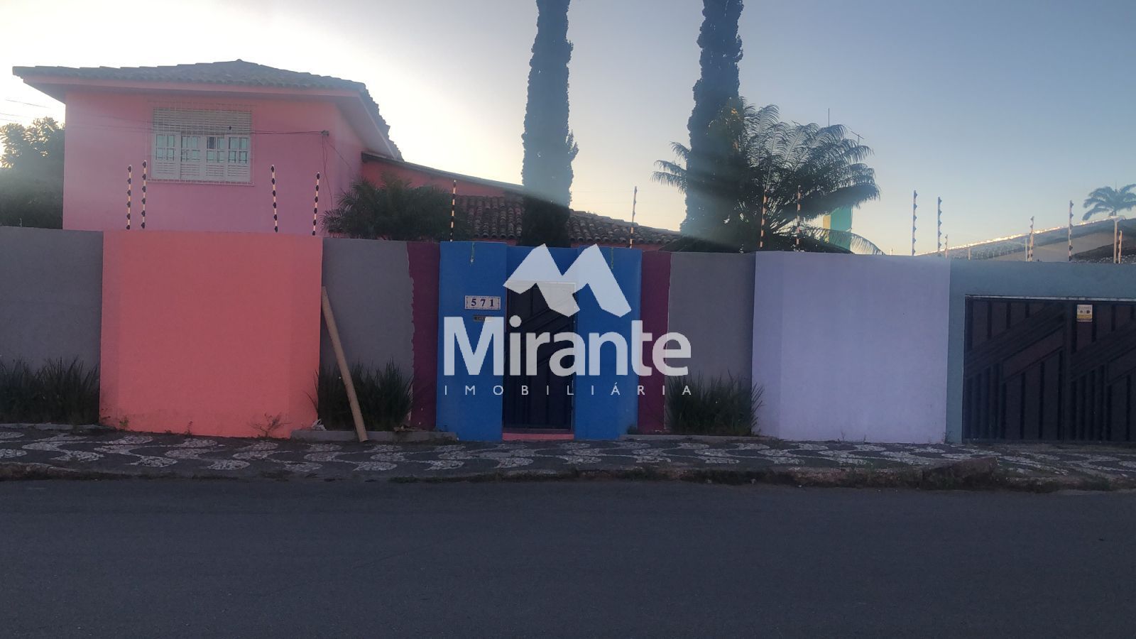 Casa Para Vender no bairro Capuchinhos em Feira De Santana