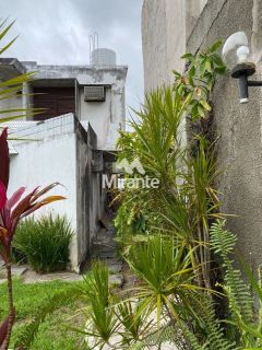 Casa Para Vender com 3 quartos no bairro Santa Mônica em Feira De Santana