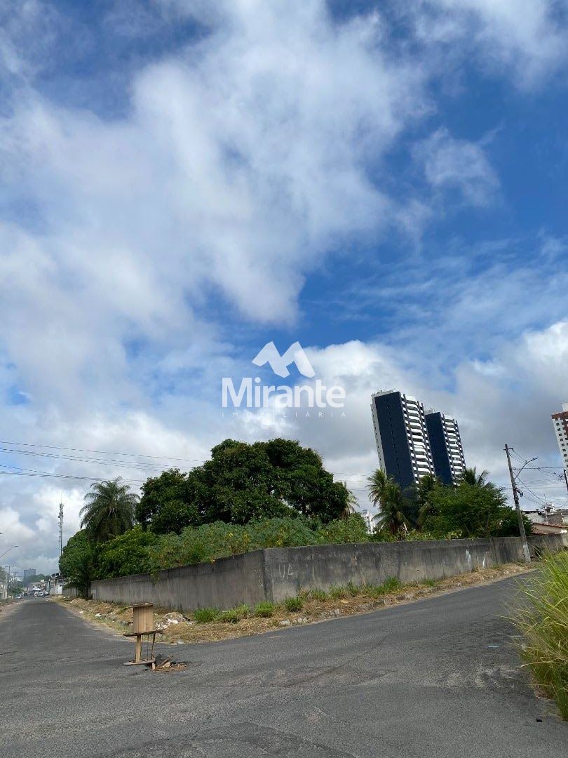 Lote / Terreno de Bairro Para Vender no bairro Santa Mônica em Feira De Santana