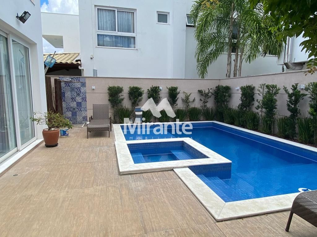 Casa de Condomínio Para Vender com 6 quartos sendo 5 suítes no bairro Registro em Feira De Santana