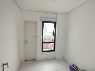 Apartamento Mobiliado Para Vender com 3 quartos sendo 3 suítes no bairro Santa Mônica em Feira De Santana