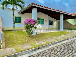 Casa de Condomínio Para Vender com 4 quartos sendo 2 suítes no bairro Pedra do Descanso em Feira De Santana