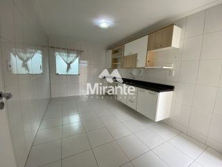 Casa de Condomínio Para Vender com 4 quartos sendo 2 suítes no bairro Pedra do Descanso em Feira De Santana