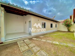 Casa de Condomínio Para Vender com 4 quartos sendo 2 suítes no bairro Pedra do Descanso em Feira De Santana