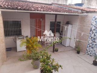 Casa Para Vender com 2 quartos sendo 1 suítes no bairro Centro em Feira De Santana
