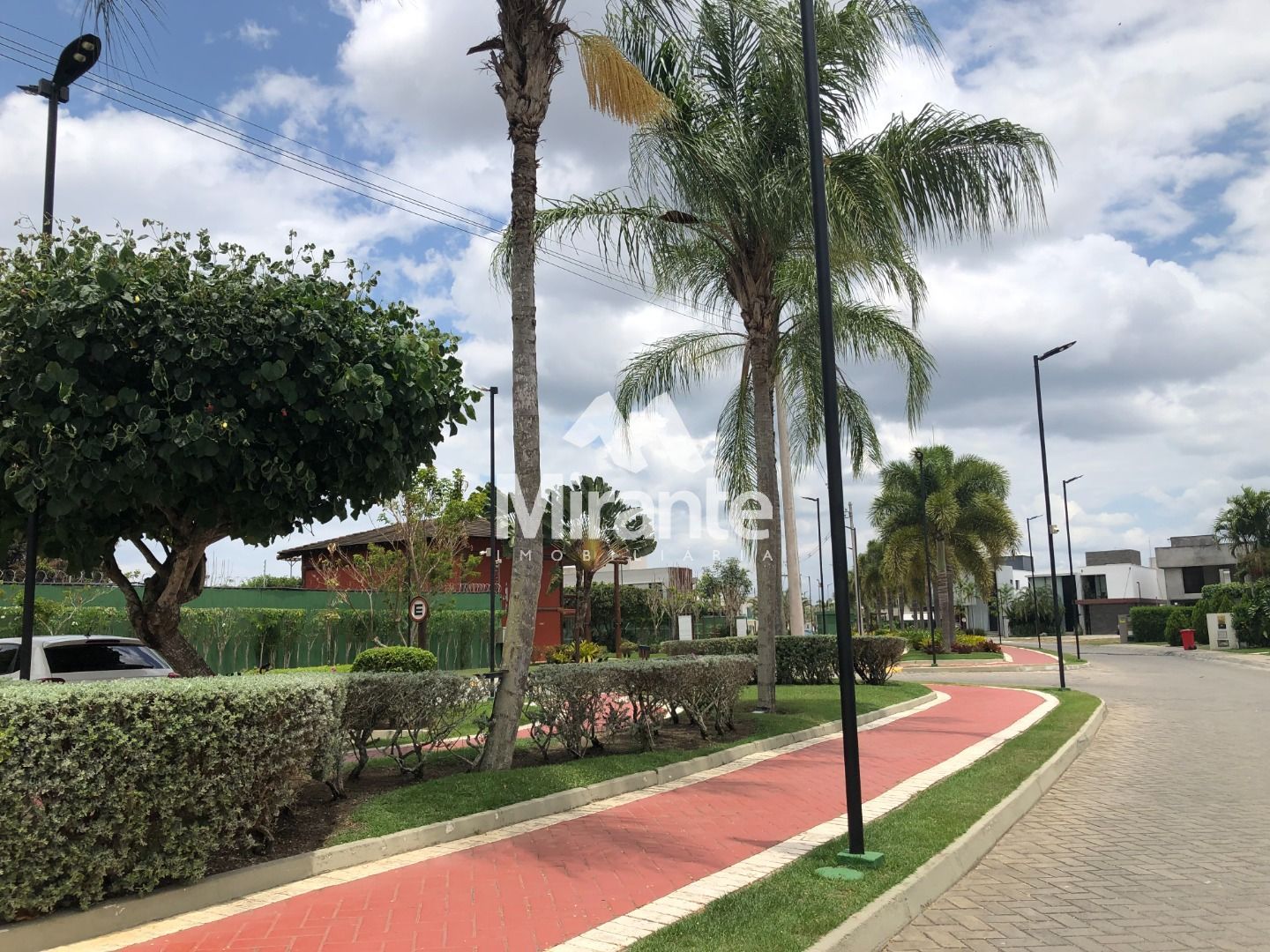 Casa de Condomínio Para Vender com 4 quartos sendo 4 suítes no bairro Sim em Feira De Santana