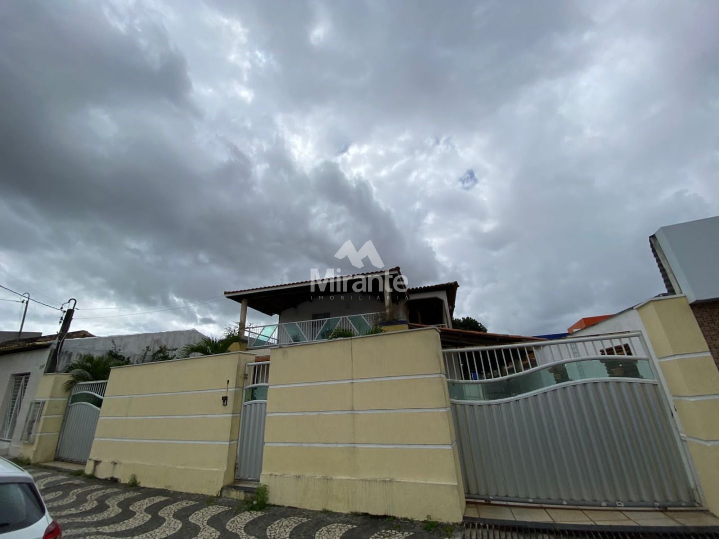 Casa Para Vender com 8 quartos sendo 8 suítes no bairro Sobradinho em Feira De Santana