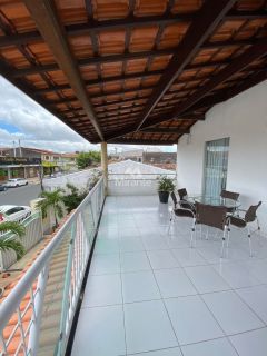 Casa Para Vender com 8 quartos sendo 8 suítes no bairro Sobradinho em Feira De Santana