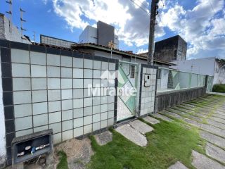Casa Para Alugar com 3 quartos sendo 1 suítes no bairro Santa Mônica em Feira De Santana
