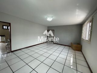 Casa Para Alugar com 3 quartos sendo 1 suítes no bairro Santa Mônica em Feira De Santana