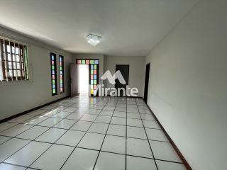 Casa Para Alugar com 3 quartos sendo 1 suítes no bairro Santa Mônica em Feira De Santana