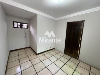 Casa Para Alugar com 3 quartos sendo 1 suítes no bairro Santa Mônica em Feira De Santana