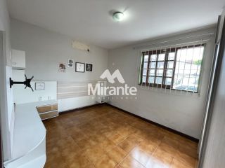 Casa Para Alugar com 3 quartos sendo 1 suítes no bairro Santa Mônica em Feira De Santana