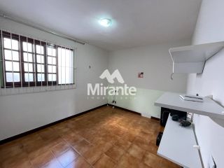 Casa Para Alugar com 3 quartos sendo 1 suítes no bairro Santa Mônica em Feira De Santana