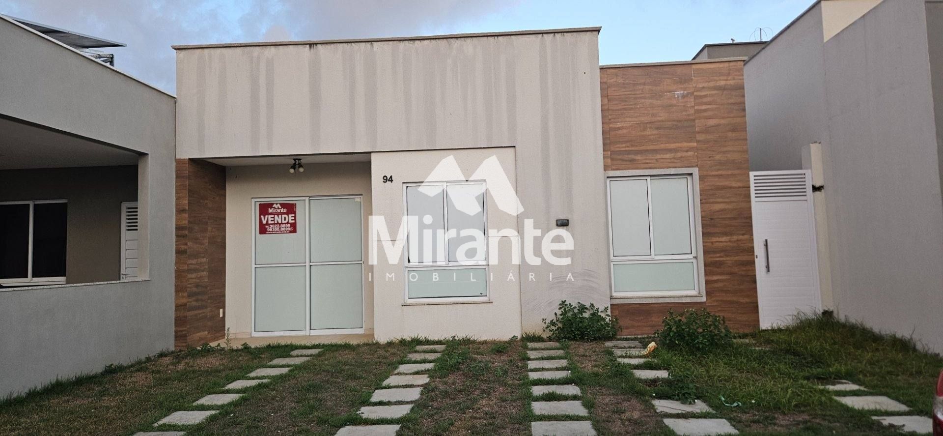 Casa de Condomínio Para Vender com 3 quartos sendo 1 suíte no bairro Sim em Feira De Santana