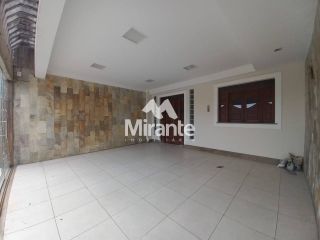 Casa Comercial Para Alugar com 3 quartos sendo 1 suítes no bairro Capuchinhos em Feira De Santana