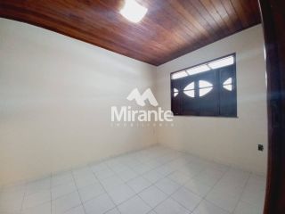 Casa Comercial Para Alugar com 3 quartos sendo 1 suítes no bairro Capuchinhos em Feira De Santana