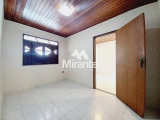 Casa Comercial Para Alugar com 3 quartos sendo 1 suítes no bairro Capuchinhos em Feira De Santana