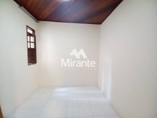 Casa Comercial Para Alugar com 3 quartos sendo 1 suítes no bairro Capuchinhos em Feira De Santana