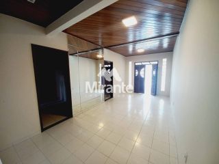 Casa Comercial Para Alugar com 3 quartos sendo 1 suítes no bairro Capuchinhos em Feira De Santana