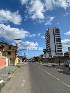 Casa Para Alugar com 3 quartos sendo 1 suítes no bairro Capuchinhos em Feira De Santana