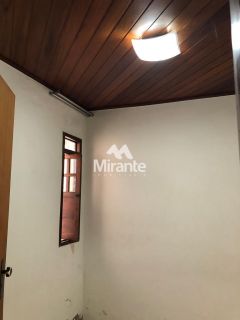 Casa Para Alugar com 3 quartos sendo 1 suítes no bairro Capuchinhos em Feira De Santana