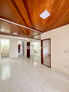 Casa Para Alugar com 3 quartos sendo 1 suítes no bairro Capuchinhos em Feira De Santana
