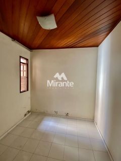 Casa Para Alugar com 3 quartos sendo 1 suítes no bairro Capuchinhos em Feira De Santana