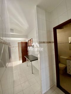 Casa Para Alugar com 3 quartos sendo 1 suítes no bairro Capuchinhos em Feira De Santana