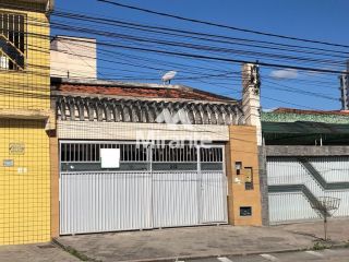 Casa Para Alugar com 3 quartos sendo 1 suítes no bairro Capuchinhos em Feira De Santana