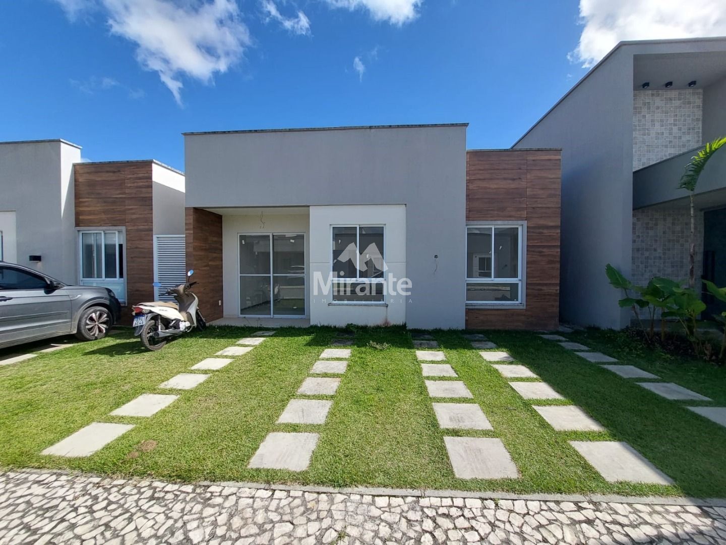 Casa de Condomínio Para Vender com 3 quartos sendo 1 suítes no bairro Sim em Feira De Santana