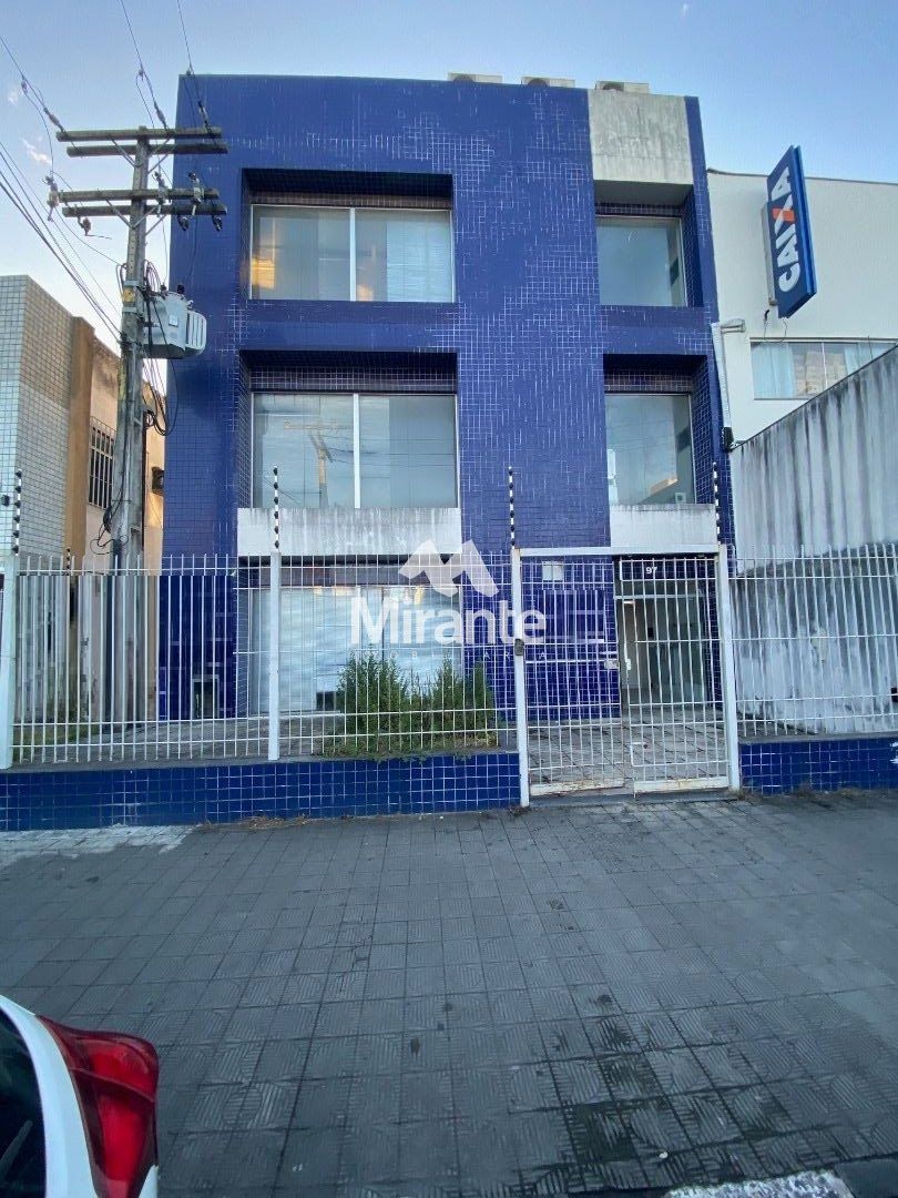 Prédio / Edifício Inteiro Comercial Para Alugar no bairro Centro em Feira De Santana