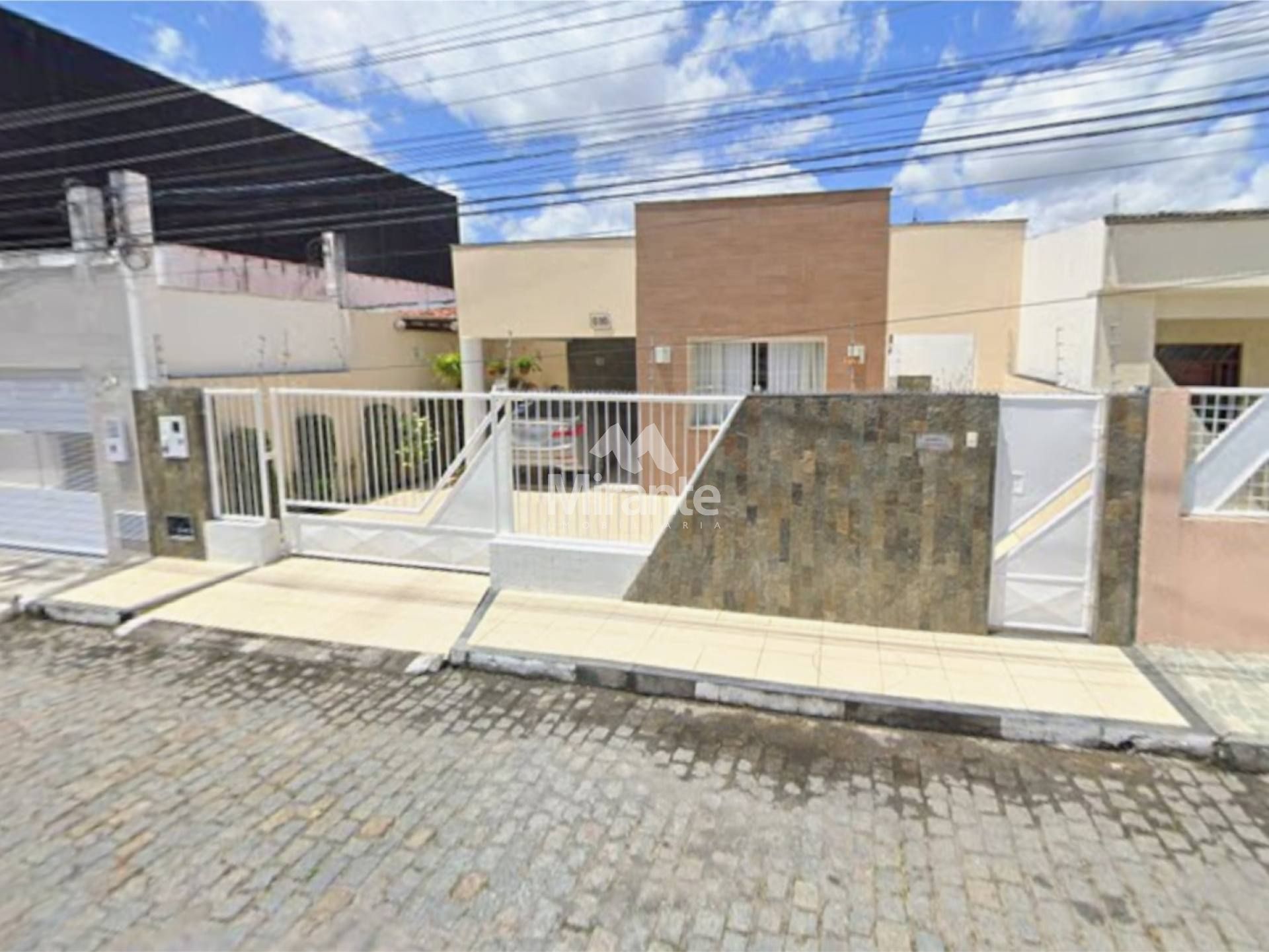 Casa Para Vender com 3 quartos sendo 1 suítes no bairro Serraria Brasil em Feira De Santana