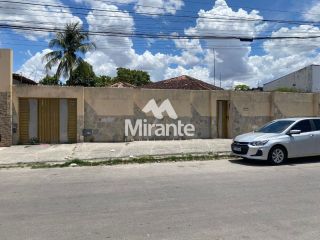 Casa Para Alugar com 3 quartos sendo 1 suítes no bairro Capuchinhos em Feira De Santana
