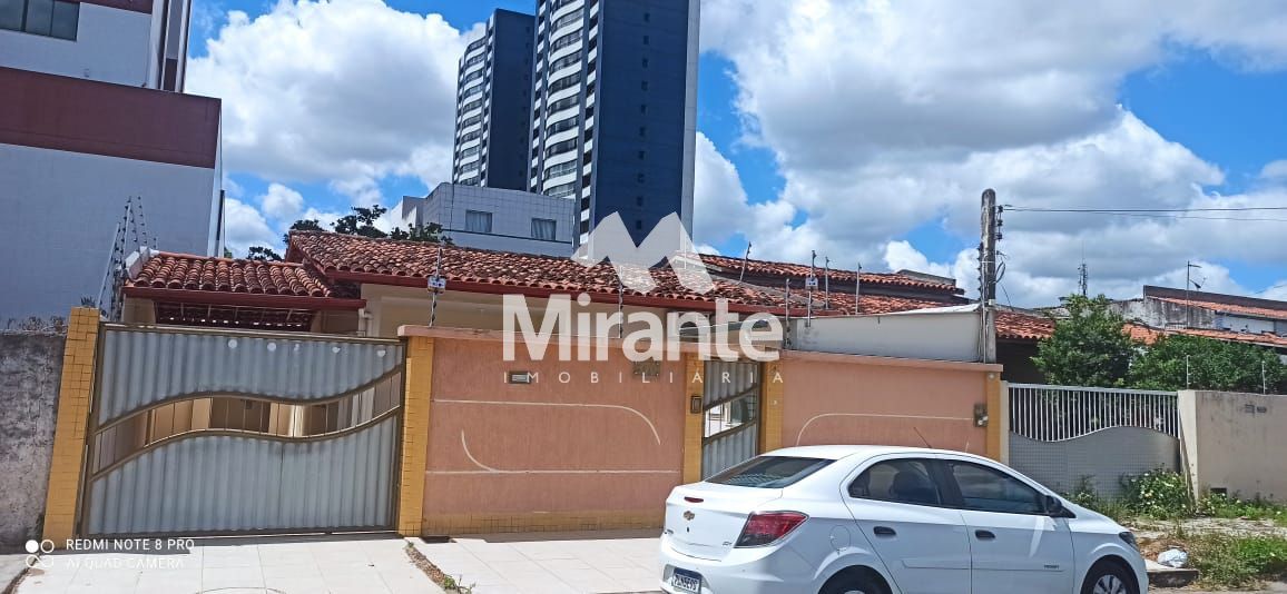 Casa Para Vender com 4 quartos sendo 3 suítes no bairro Santa Mônica em Feira De Santana