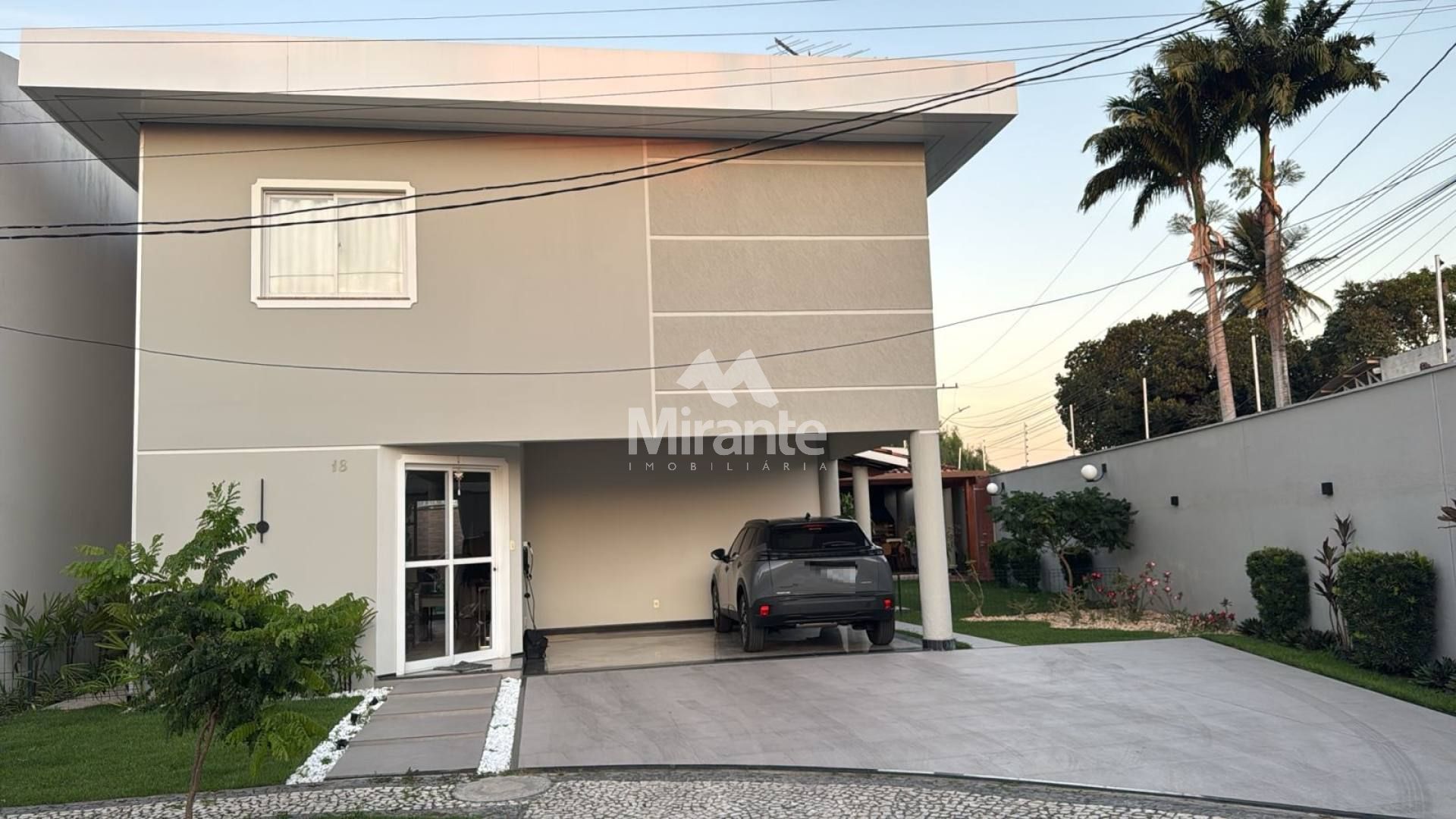 Casa de Condomínio Para Vender com 4 quartos sendo 1 suítes no bairro Santa Mônica em Feira De Santana