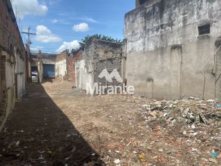 Lote / Terreno de Bairro Para Vender no bairro Centro em Feira De Santana