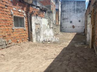 Lote / Terreno de Bairro Para Vender no bairro Centro em Feira De Santana