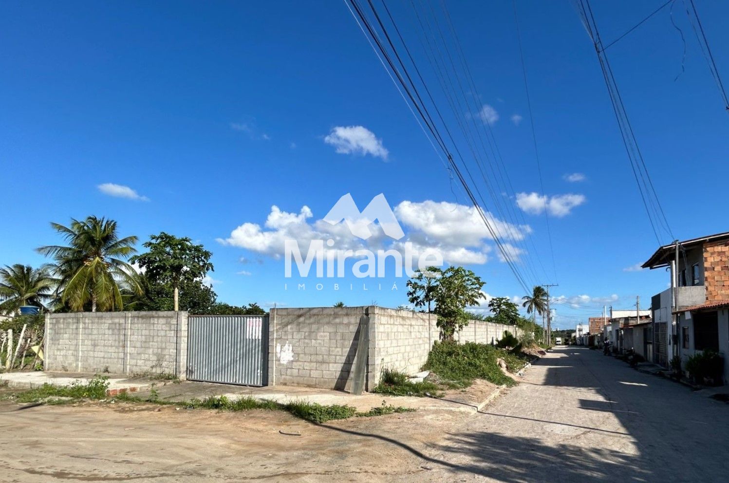 Lote / Terreno de Bairro Para Vender no bairro Lagoa Salgada em Feira De Santana