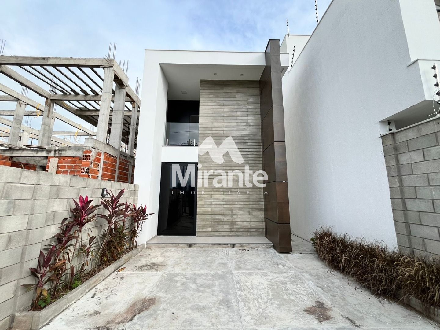 Casa Para Vender com 3 quartos sendo 1 suítes no bairro Sim em Feira De Santana