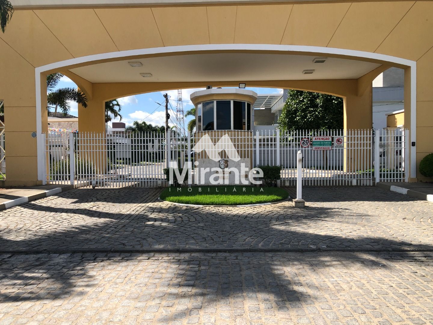 Lote / Terreno de Condomínio Para Vender no bairro Sim em Feira De Santana