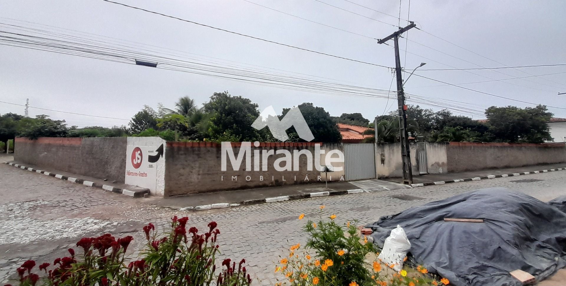 Casa Para Vender com 3 quartos sendo 1 suítes no bairro Lagoa Salgada em Feira De Santana