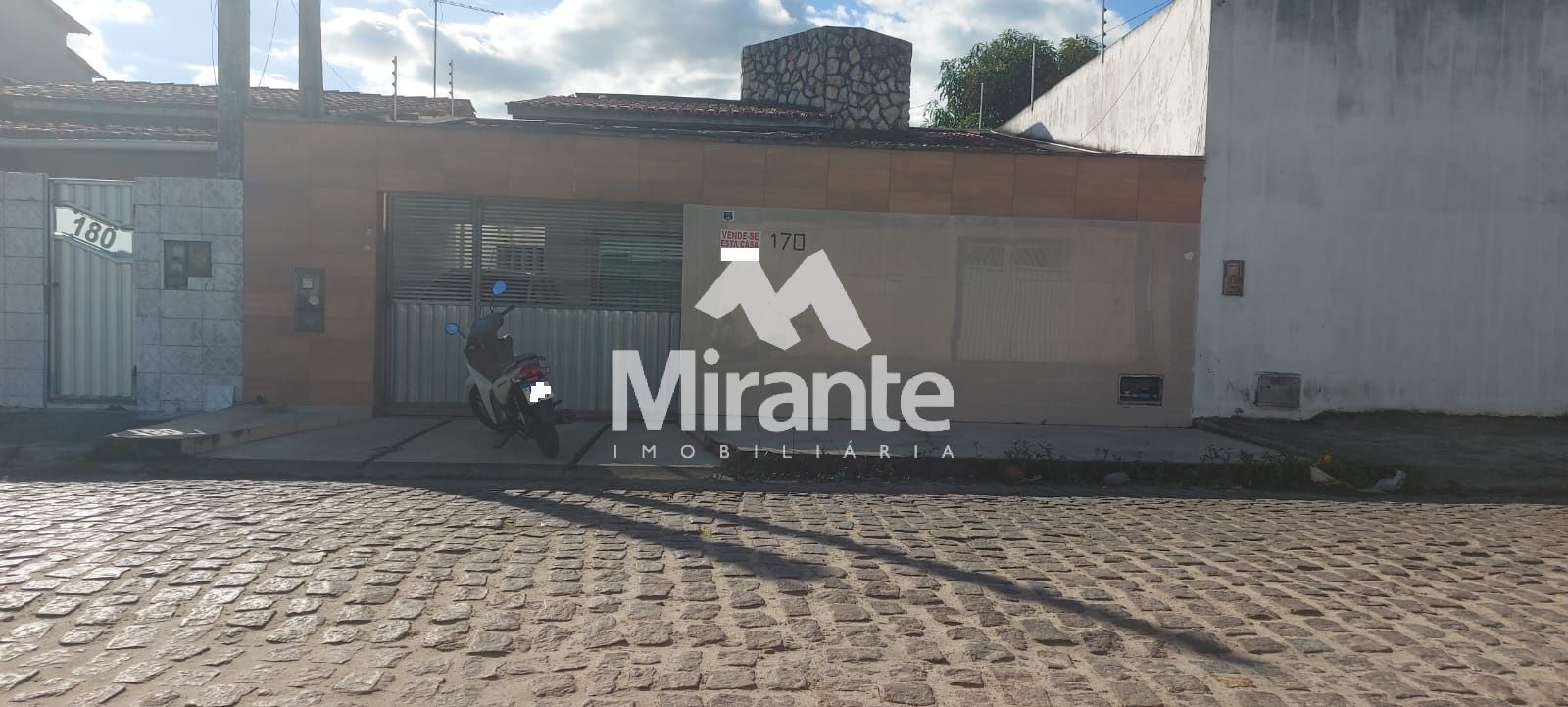 Casa Para Vender com 3 quartos sendo 1 suítes no bairro Tomba em Feira De Santana