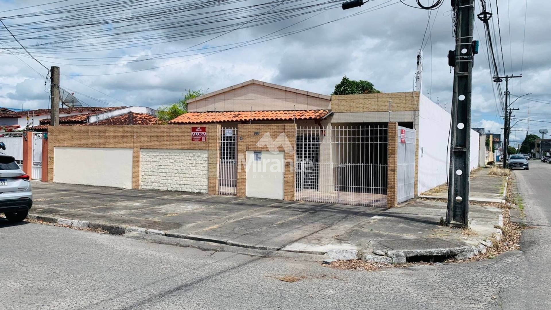 Casa Para Vender com 3 quartos sendo 1 suítes no bairro Santa Mônica em Feira De Santana