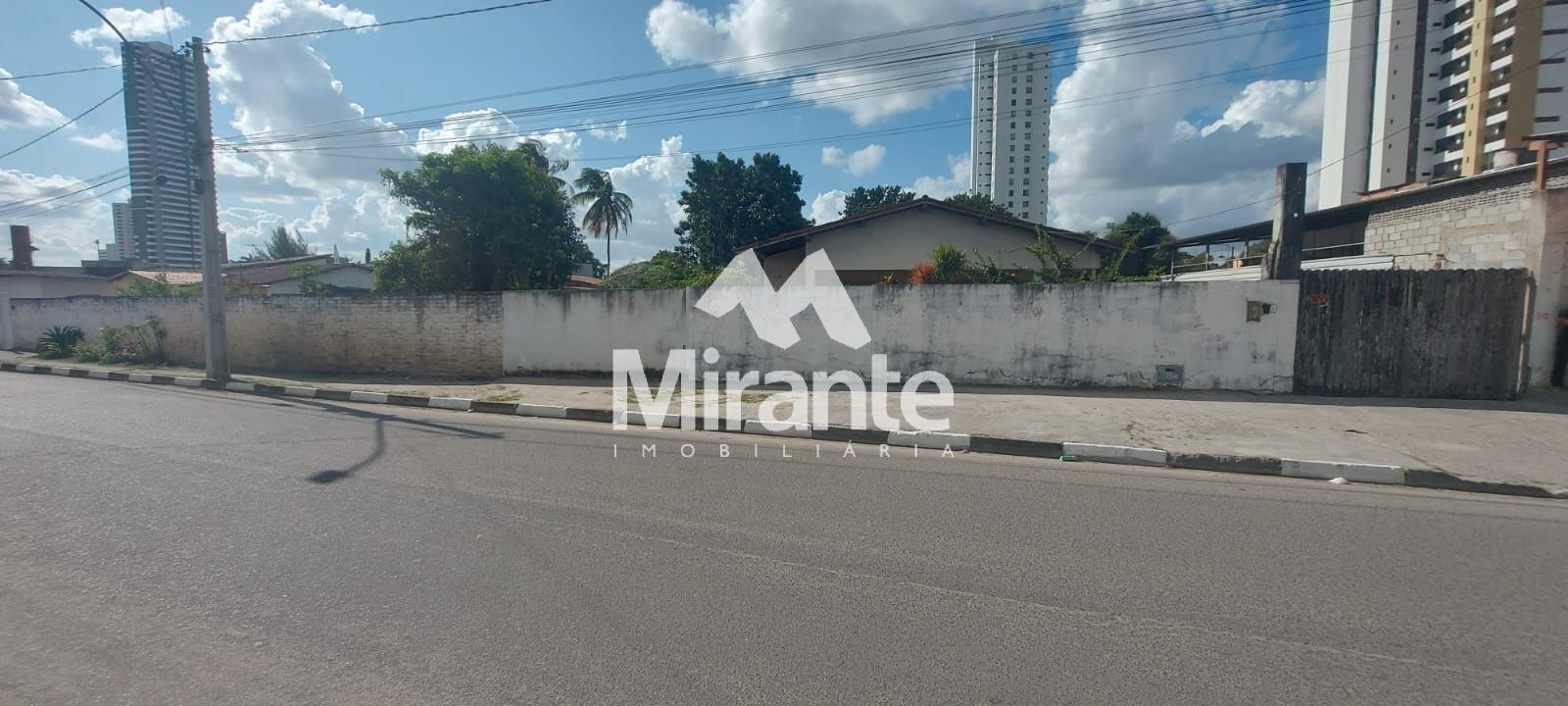 Lote / Terreno de Bairro Para Vender no bairro Santa Mônica em Feira De Santana