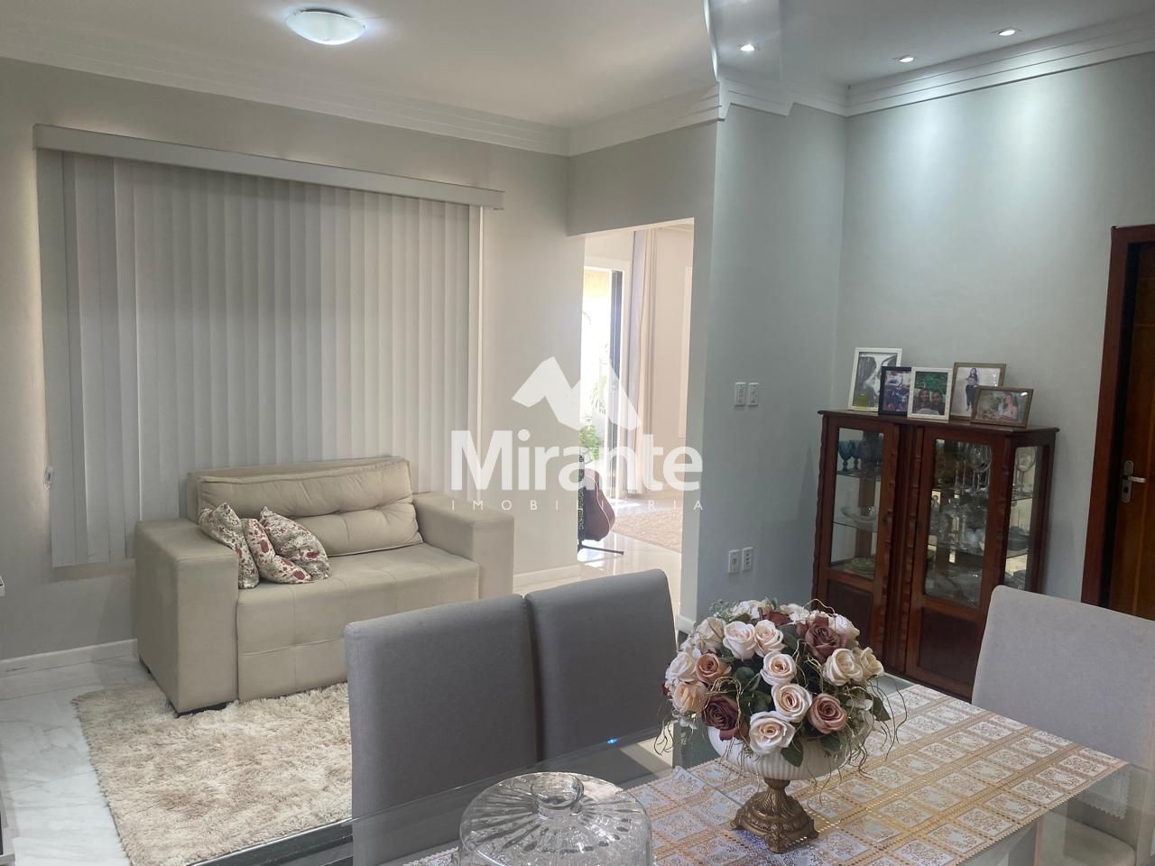 Casa Para Vender com 3 quartos sendo 2 suítes no bairro Centro em Conceição Do Jacuípe