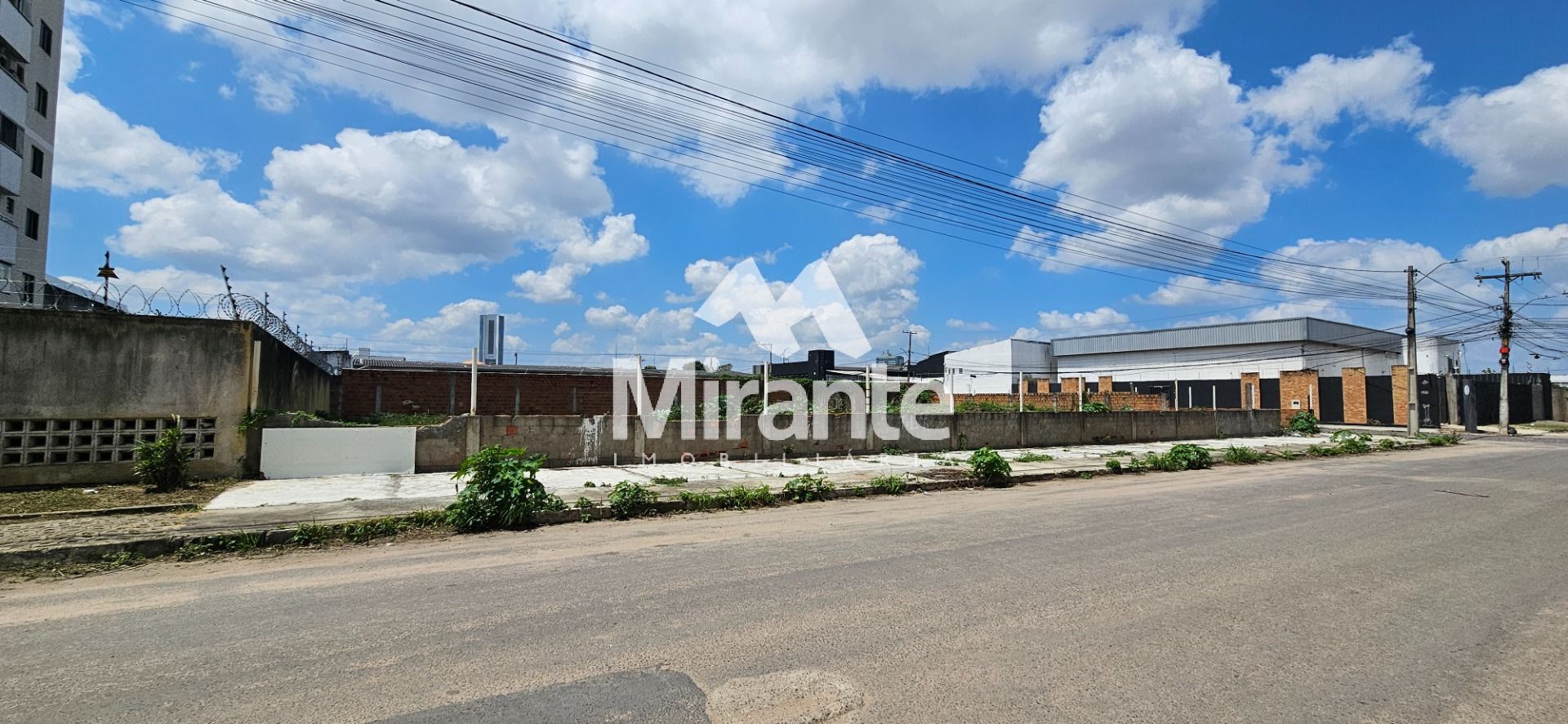 Lote / Terreno de Bairro Para Vender no bairro Queimadinha em Feira De Santana