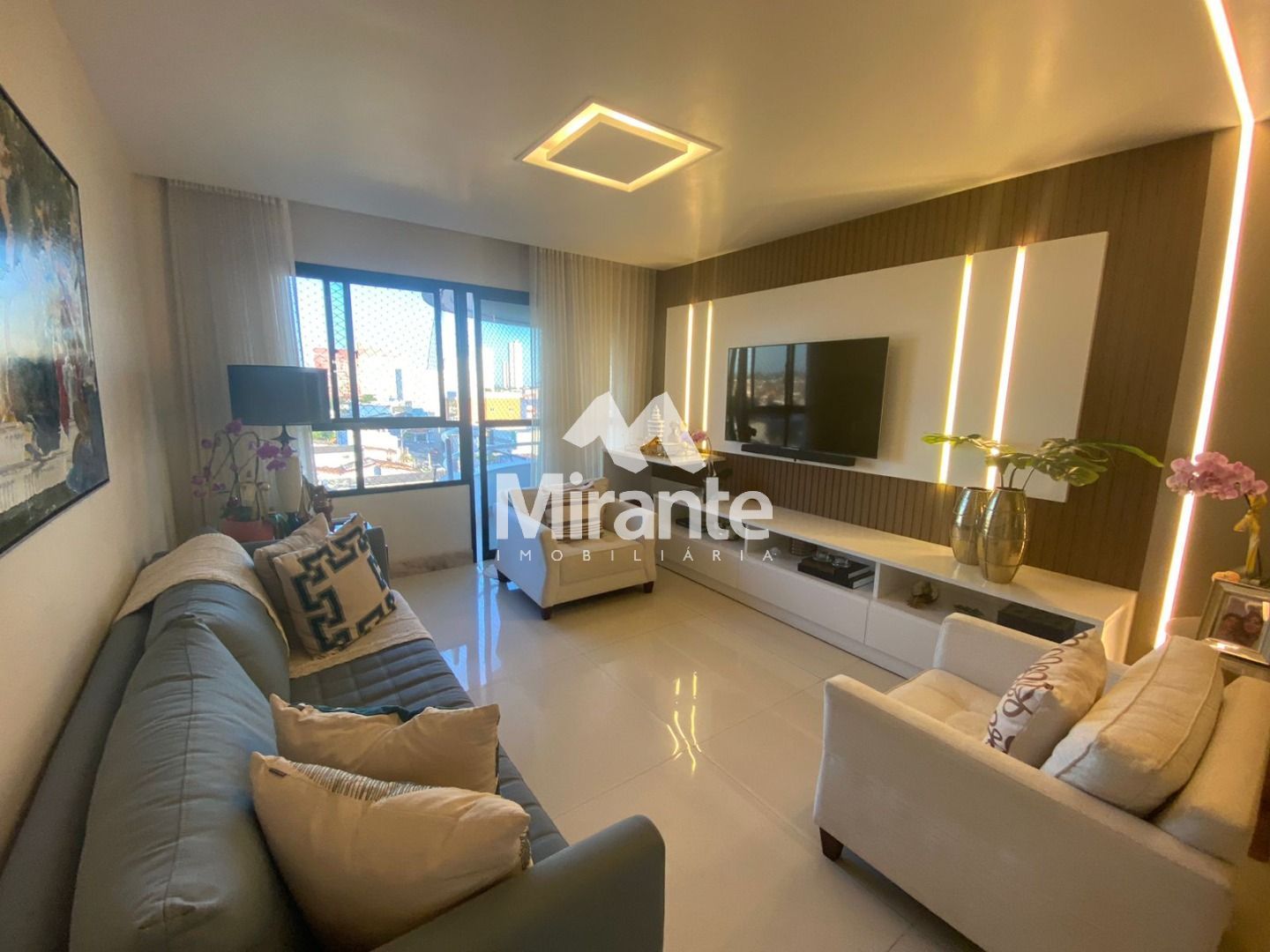 Apartamento Mobiliado Para Vender com 3 quartos sendo 1 suítes no bairro Ponto Central em Feira De Santana